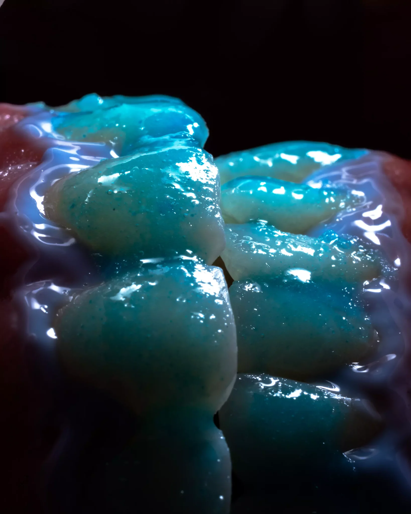 Diiferencia-entre-aclaramiento-y-blanqueamiento-dental